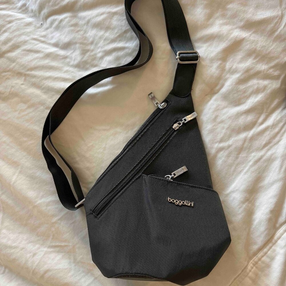 Baggallini Black Mini-Sling Crossbody Bag NWOT — Travel & Everyday